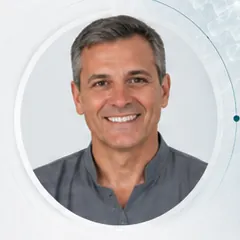 Retrato profesional del doctor Alejandro Antón, ponente de posturología clínica